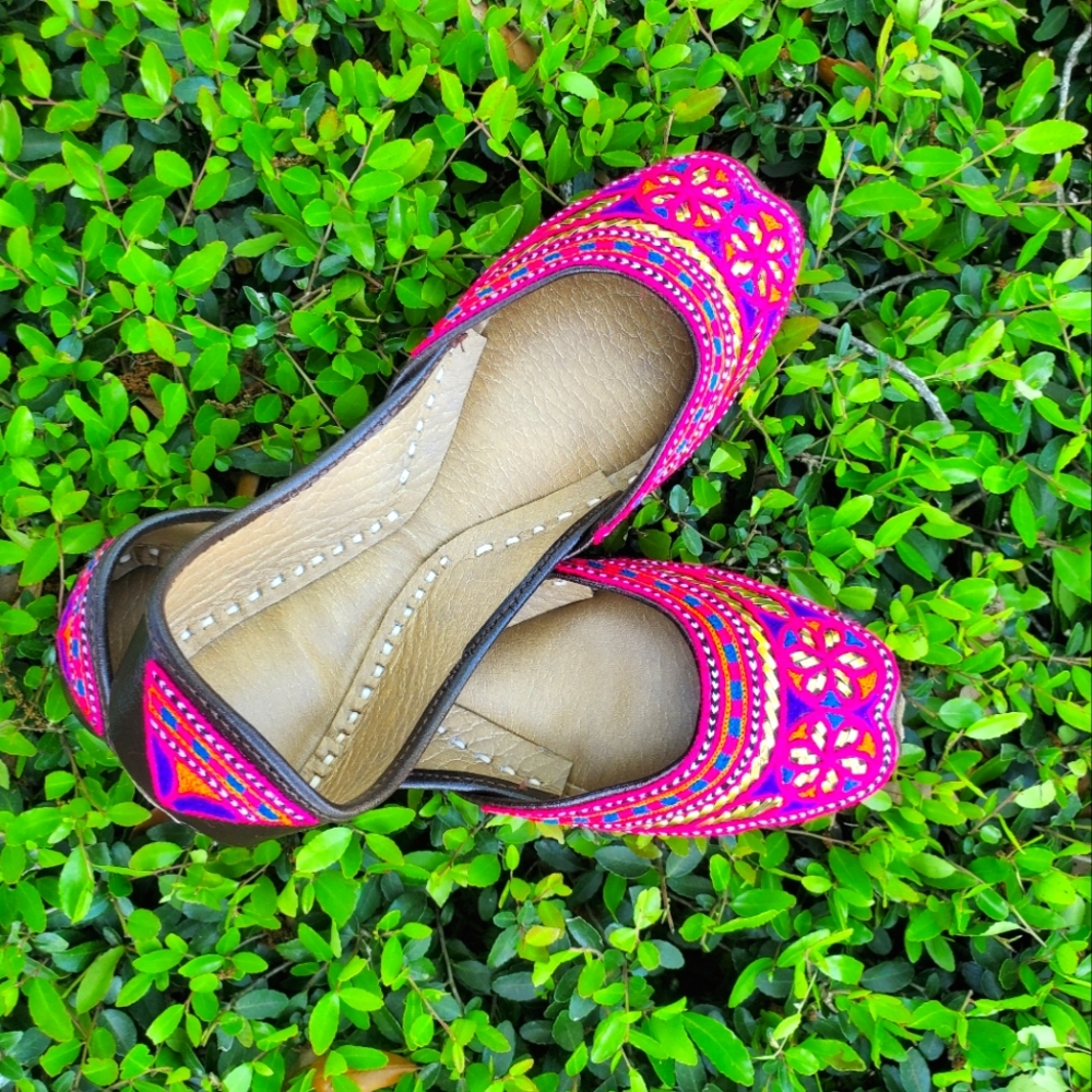Pink Embroidered Khussa Punjabi Jutti